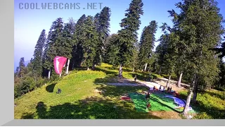 Webcam on Mount Mamdzyshha, paragliders start