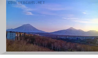 Webcam with a view of the volcanoes of Koryaksky, Avachinsky, Kozelsky