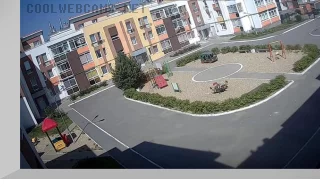 Webcam in the Shirokaya Rechka microdistrict on Karasyevskaya Street, 46