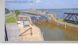 PTZ webcam at the Lock on the Mississippi River, Iowa