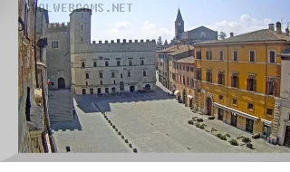 Webcam on Piazza del Popolo, Todi, Italy